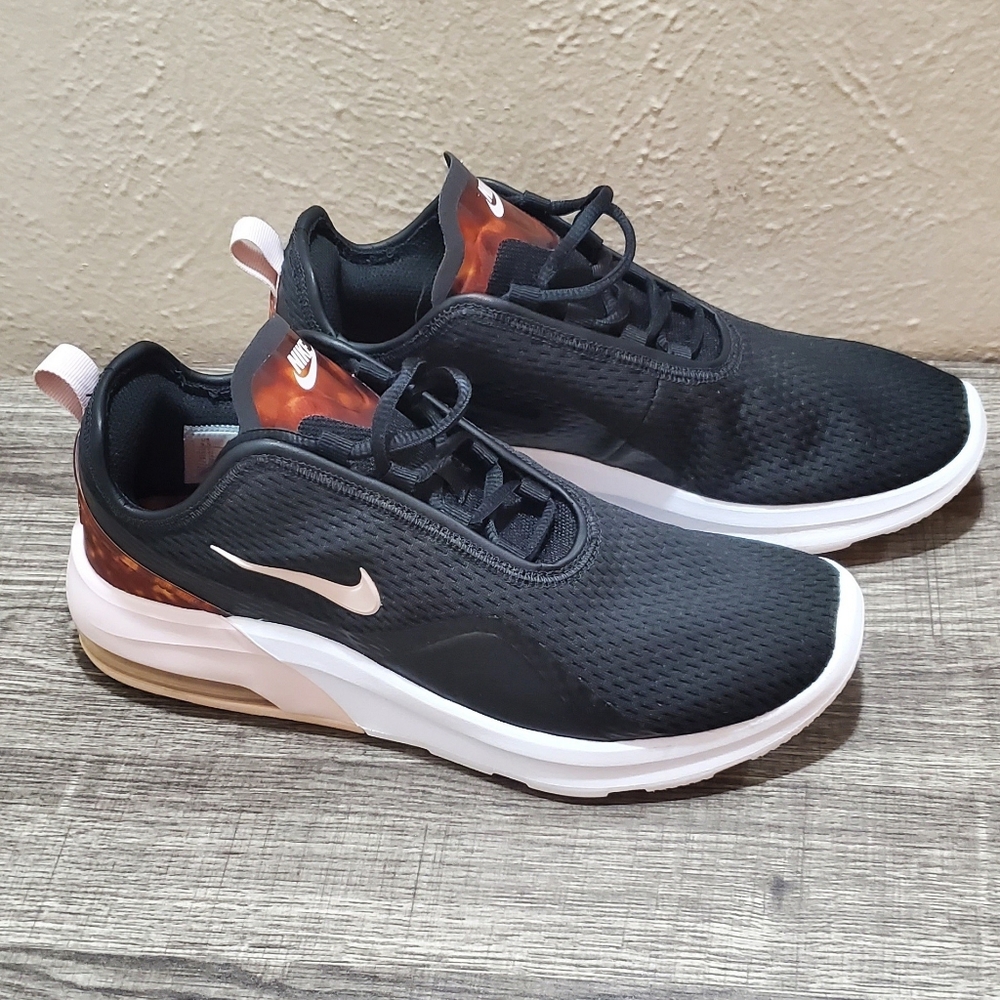 Nike Women's Air Max Motion 2
